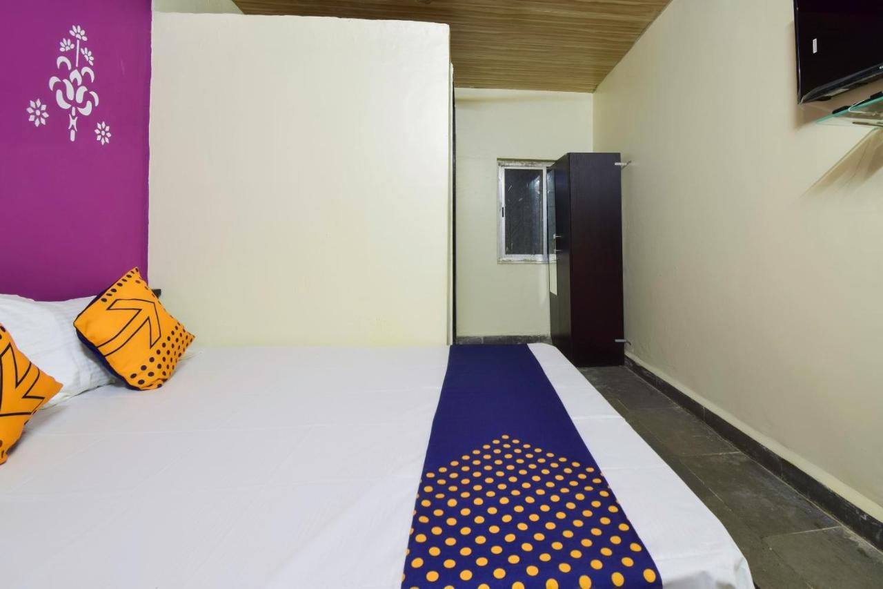 Spot On 66795 Hotel Abhijeet Otur Екстериор снимка